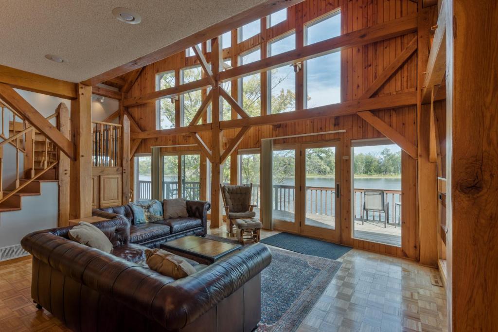 Marquette House | Custom Waterfront Lodge, 4 bed, 4 Bath, Sleeps 12!