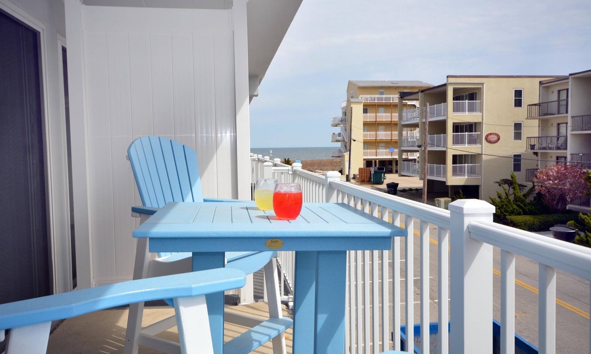 Midtown Ocean City Condo | Cute 1BR/1.5BA condo in the ocean front building with the ocean front pool and free WiFi!
