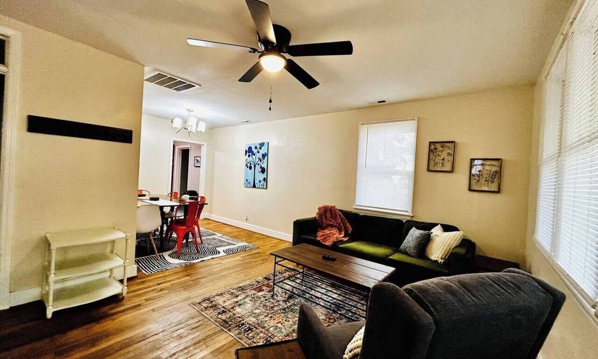 Rosewood House | Cute 5/2 Bungalow w/Easy Access to Everything