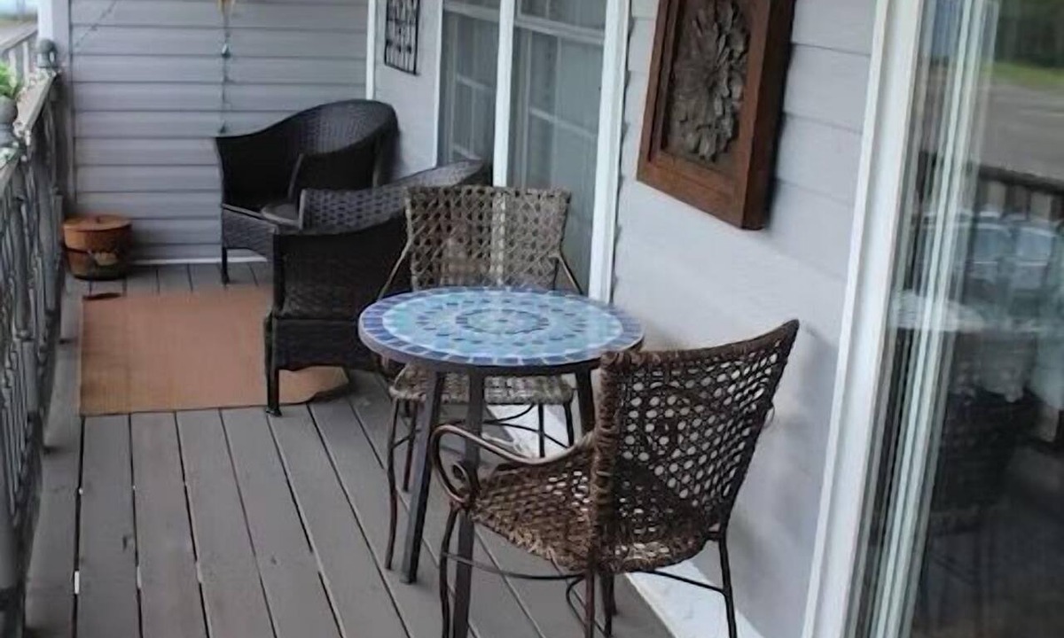 Livingston Condo | Cute cozy and spacious Lake Anna waterfront condo!