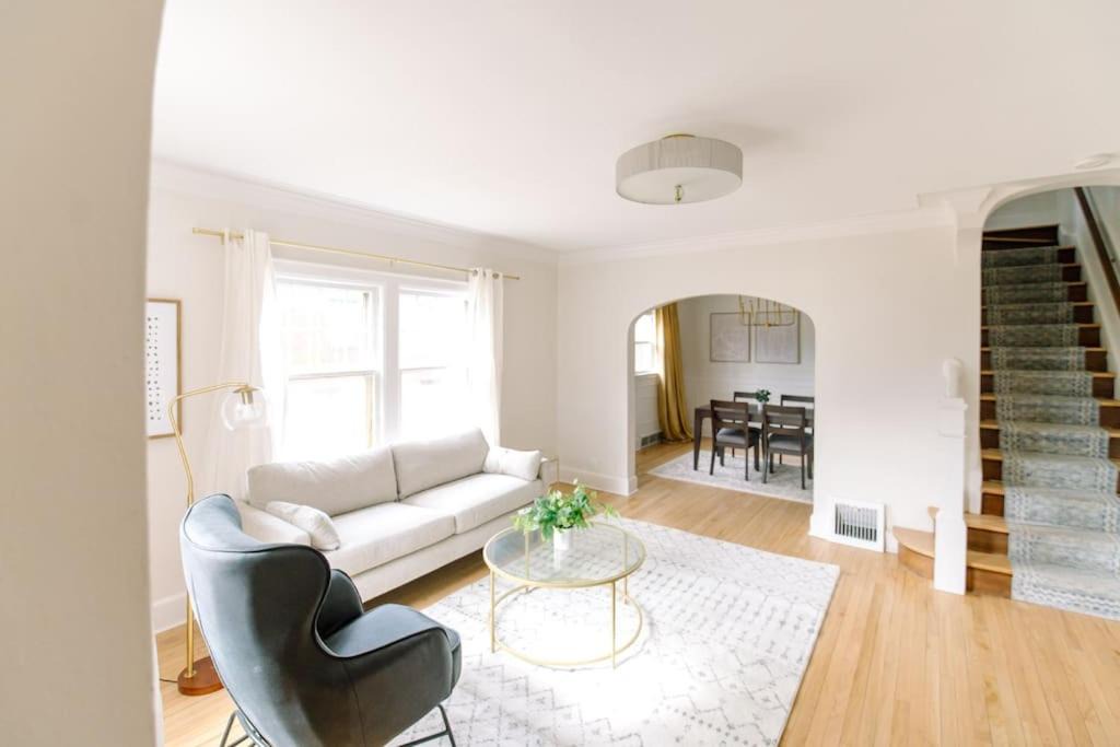 Des Moines House | Cute Family Friendly 3 Bedroom Home in Waterbury