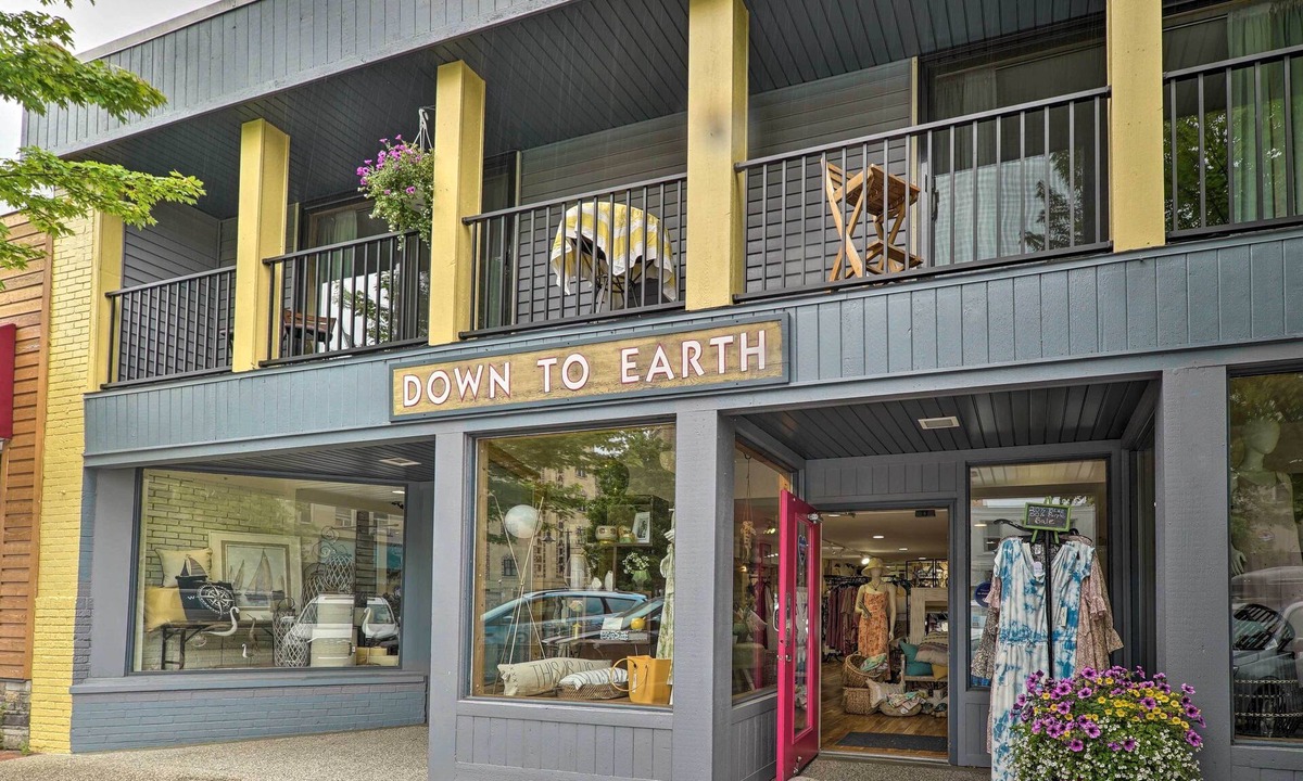 Grand Haven Apartment | Cute Grand Haven Apartment: Walk Downtown Streets!