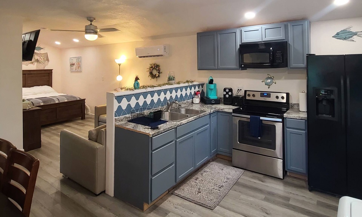 Cookson Cabin | Cute little costal cabin. One mile from Lake Tenkiller. Private Spa/Hot Tub