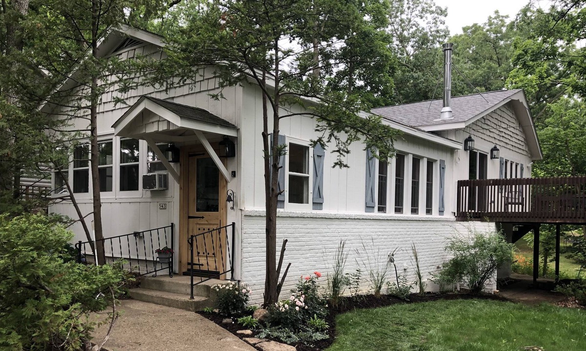 Twin Lakes Cottage | Cute peaceful cottage close to downtown Twin Lakes.