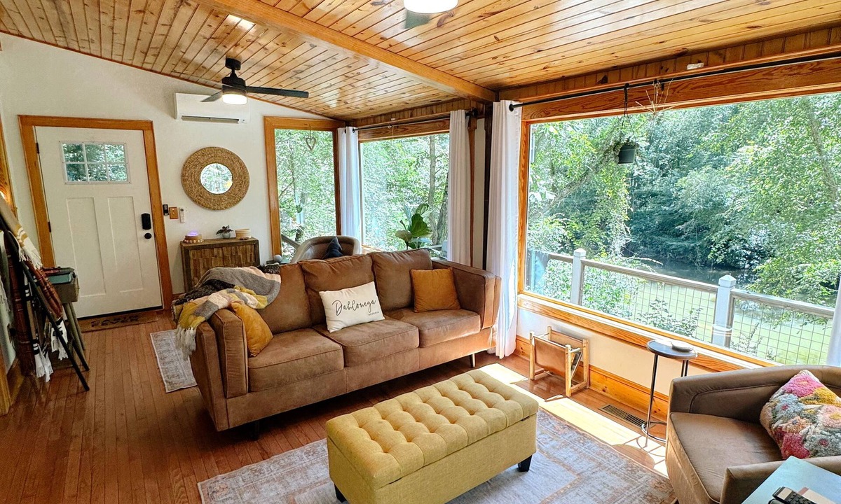 Dahlonega Cabin | Dahlonega Riverfront Cabin w/Hot Tub, Kayaks, Near Wineries