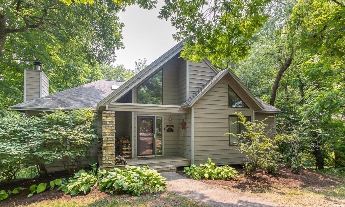 The Galena Territory House | >DARTS> Outdoor Hot Tub, Screened Porch, Fireplace, Dog Friendly!
