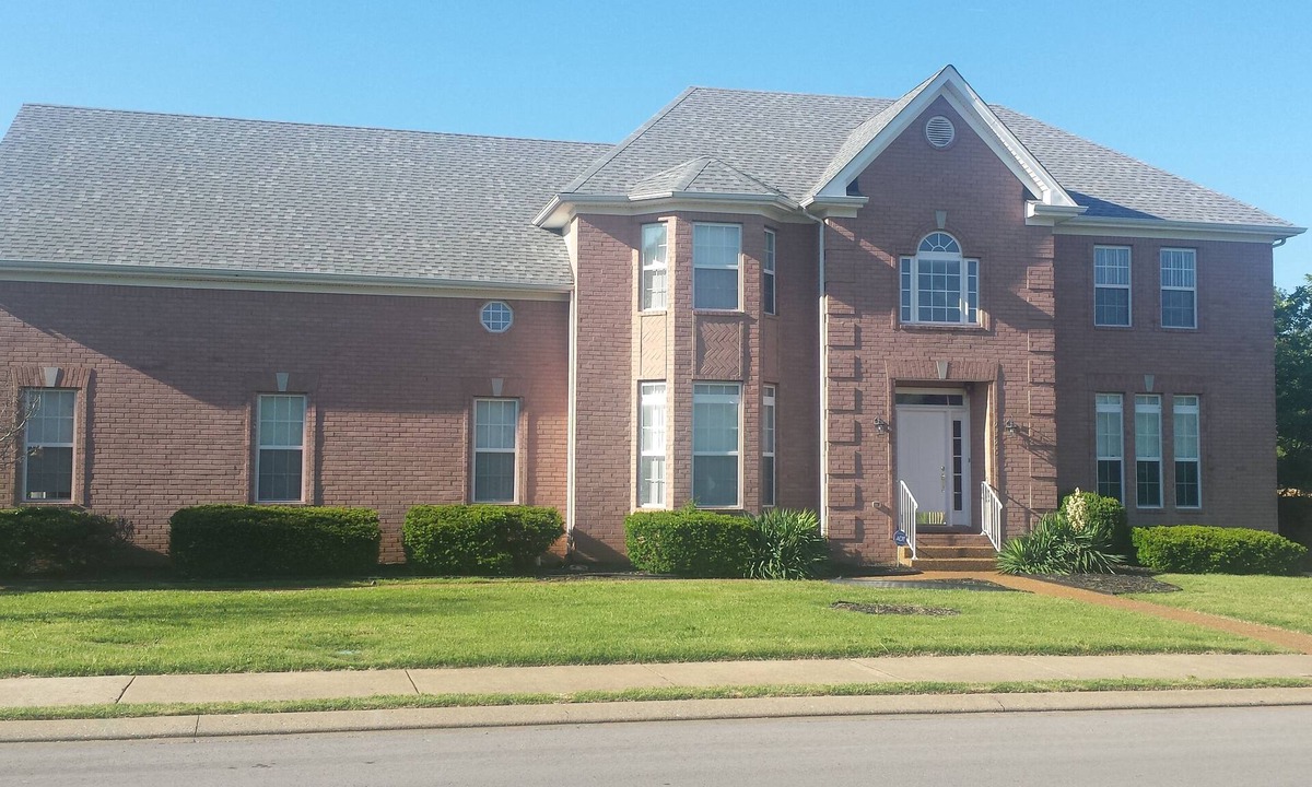 Murfreesboro House | David's Fun House - Sleeps 24. Pool Table, Ping Pong, Piano. 5 Bedrooms, 3 Baths