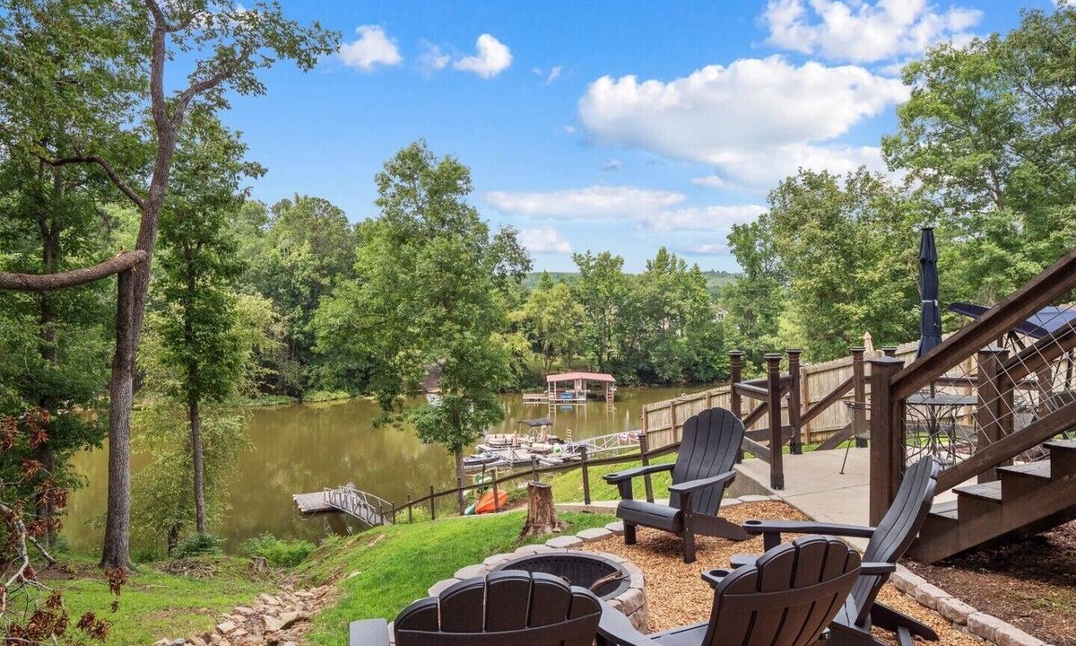 Crane Hill House | Day Dreamer- Perfect getaway on beautiful Smith Lake!