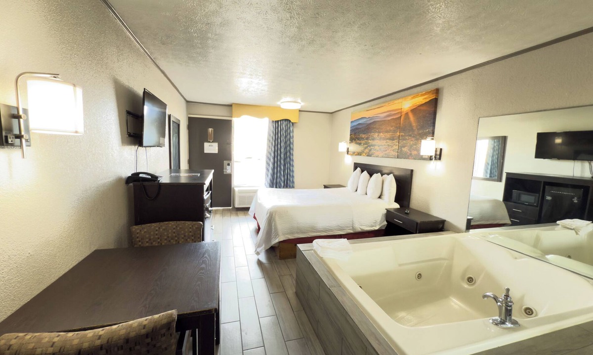 Cedar Bluff Hotel | Days Inn by Wyndham Knoxville West