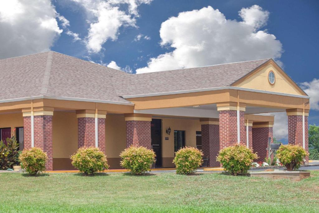 Moulton Hotel | Days Inn by Wyndham Moulton