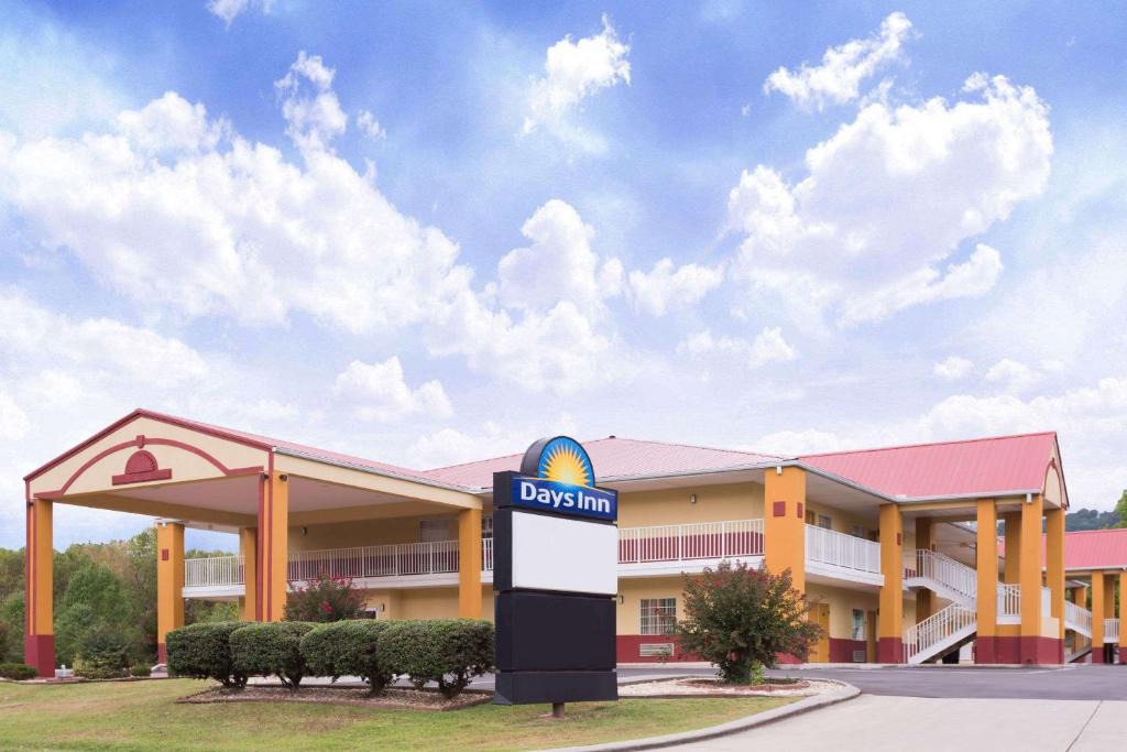 Trenton Hotel | Days Inn by Wyndham Trenton