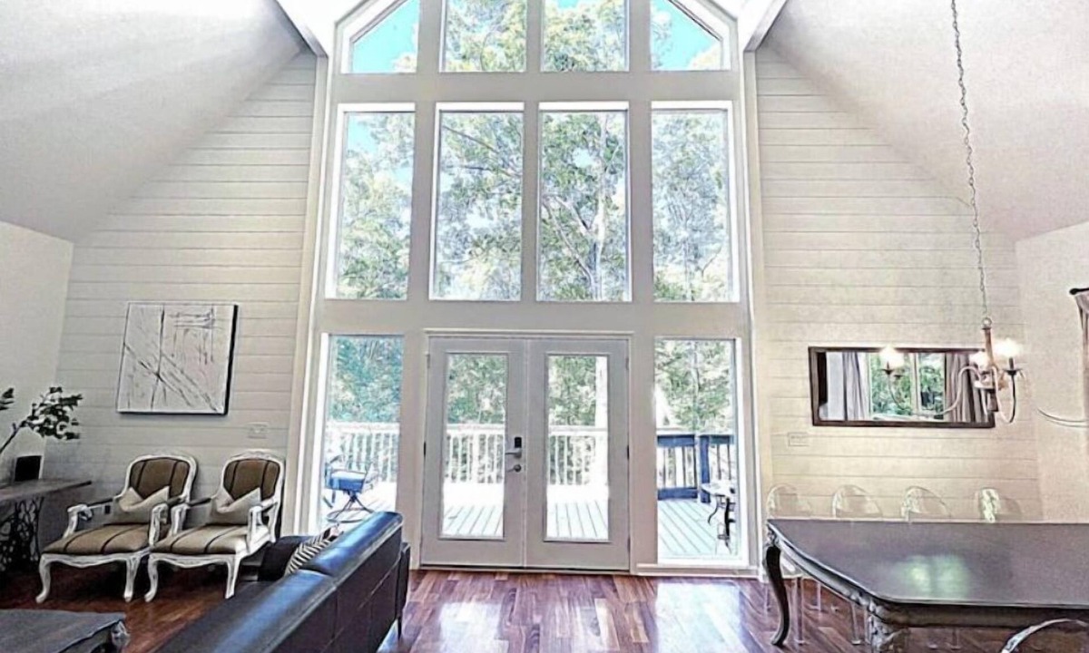 Dawsonville Cottage | Deep water cove Lake Lanier cottage w/hot tub, pvt dock, pool table, fire pit