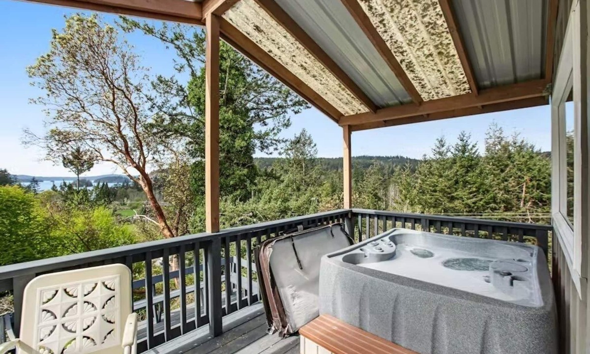 Deer Harbor Apartment | Deer Harbor Cottage on the Bluff