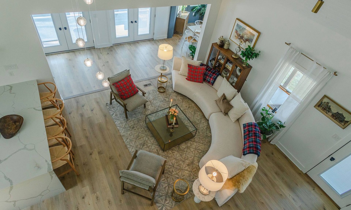 Sparks Glencoe Villa | Deer Haven at Bacon Hall: Stunning 14 Acre Modern Villa with Sunroom
