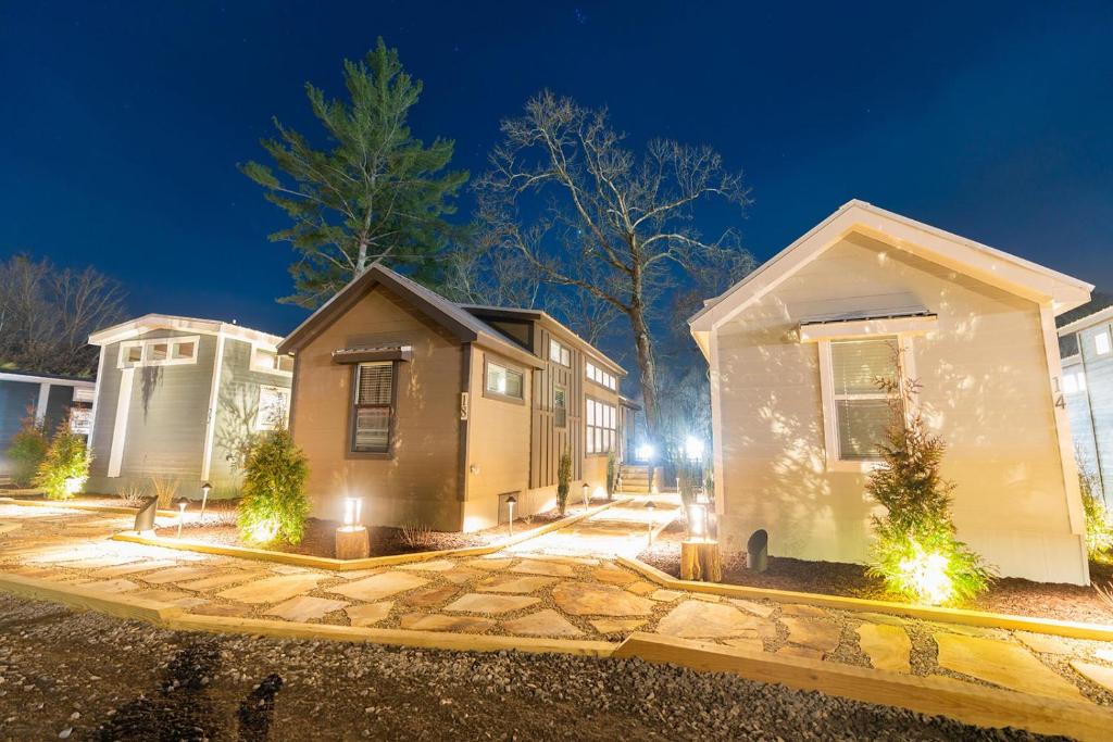Bryson City Villa | Deers Den River- Luxury Tiny Home on River