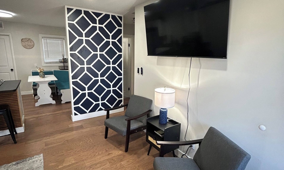 Wichita Apartment | Delightful 2-bedroom apartment 15 MIN from airport
