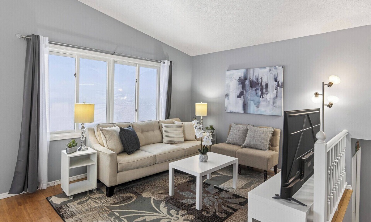 Little Canada House | Delightful 5-bedroom house with AC in Little Canada