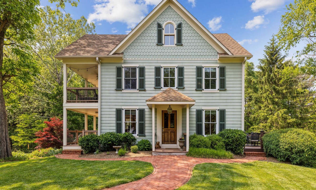 Purcellville House | Delightful Country Home in the Heart of Virginia Wine Country, tons of amenites