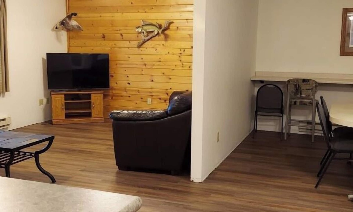 Devils Lake Condo | Deluxe 2 Bedrooms 8 XL Twin beds Ground Level Condo 2 bathrooms #8