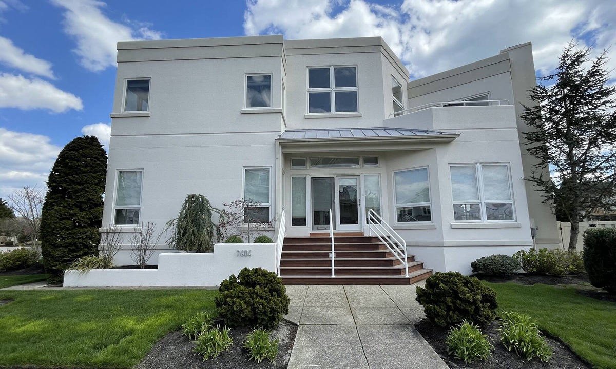 Margate City House | DELUXE Margate Beach Home with POOL, JACUZZI, & Spectacular Bay View - Sleeps 12