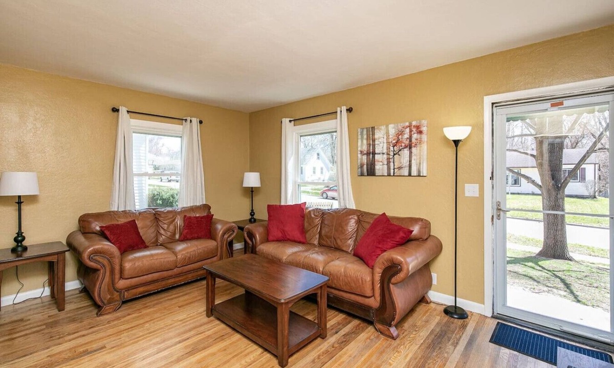 Urbandale House | Des Moines Relaxing Haven Getaway