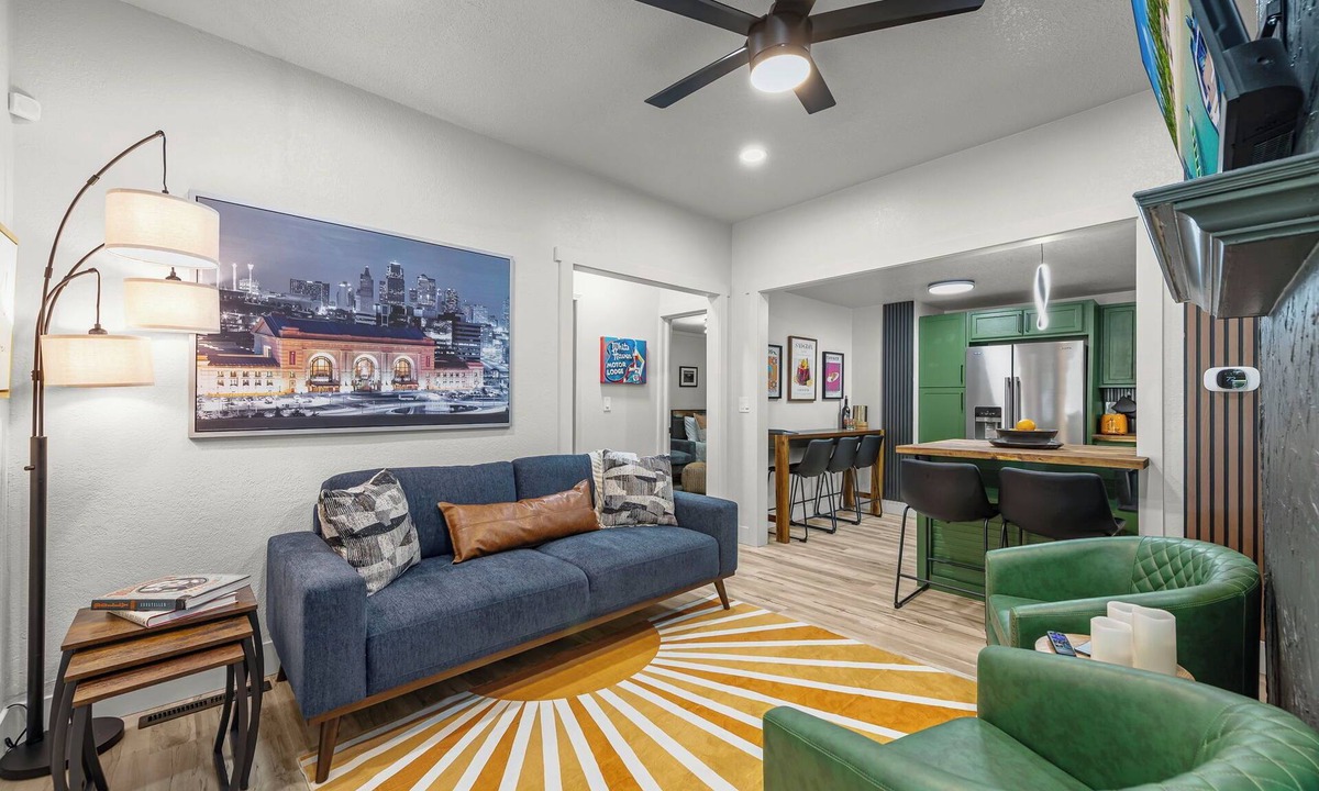 Independence House | Designer Home 4BR 2BA Near Chiefs, Square, & Downtown KC