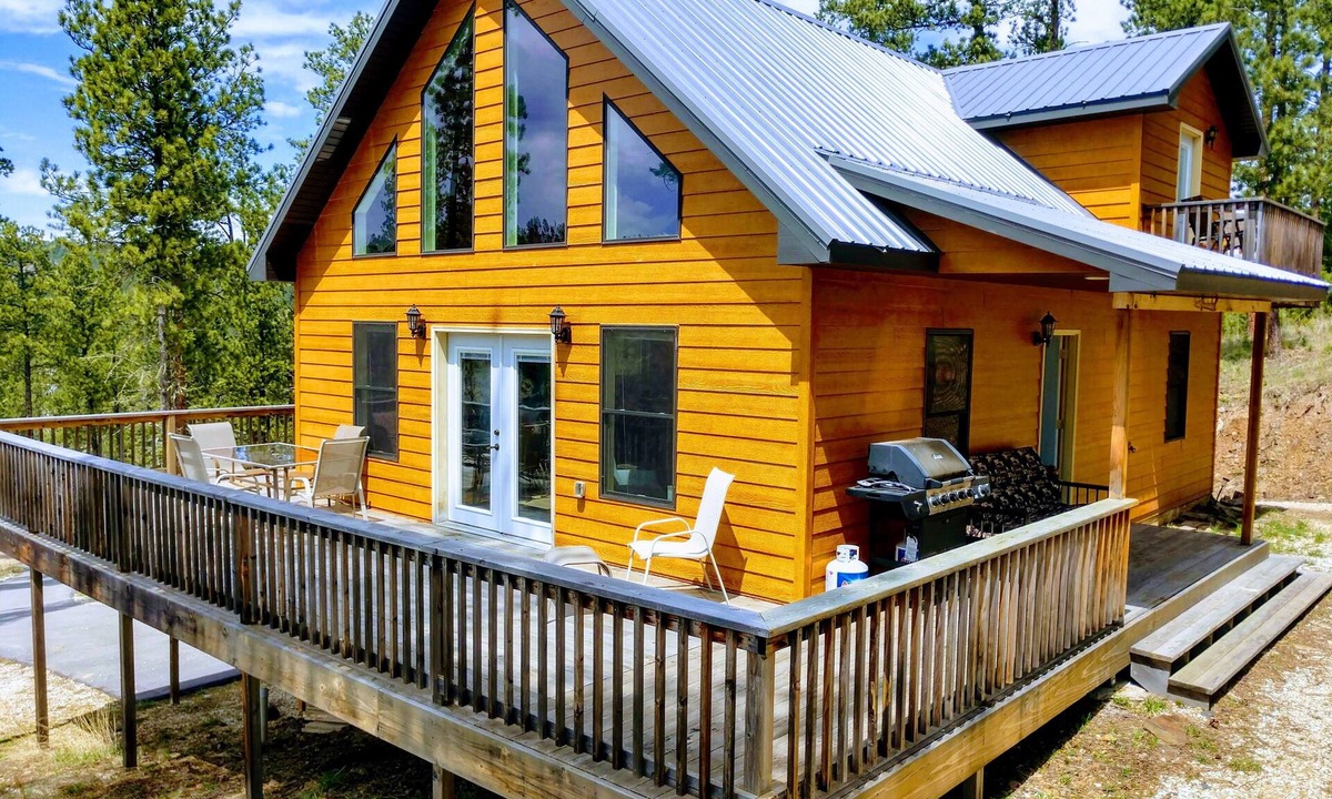 Nemo House | Diamond in the Pines: Peaceful 3 Acres, Expansive Deck, and Panoramic Views