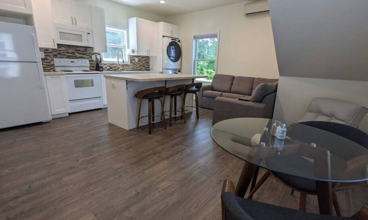 Perryville Apartment | Discounted Stays | 2BR | Dog-Friendly | King | A/C