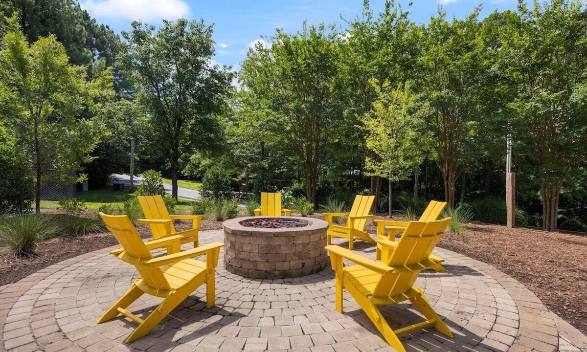 Carrboro Apartment | Discover an inviting apartment, just 5 mins from UNC & Franklin St