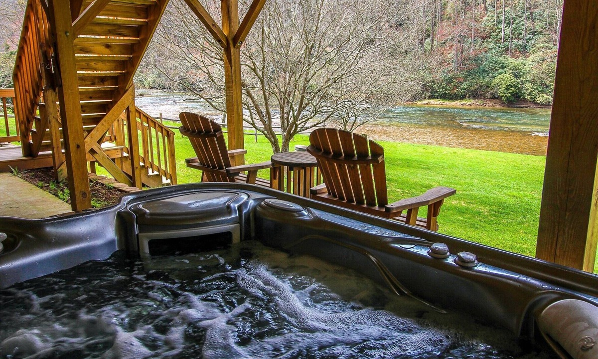 Jefferson Cabin | Discover Your Cool Escape - 4BR/2BA Riverfront w/Hot Tub, Near Zaloo's!