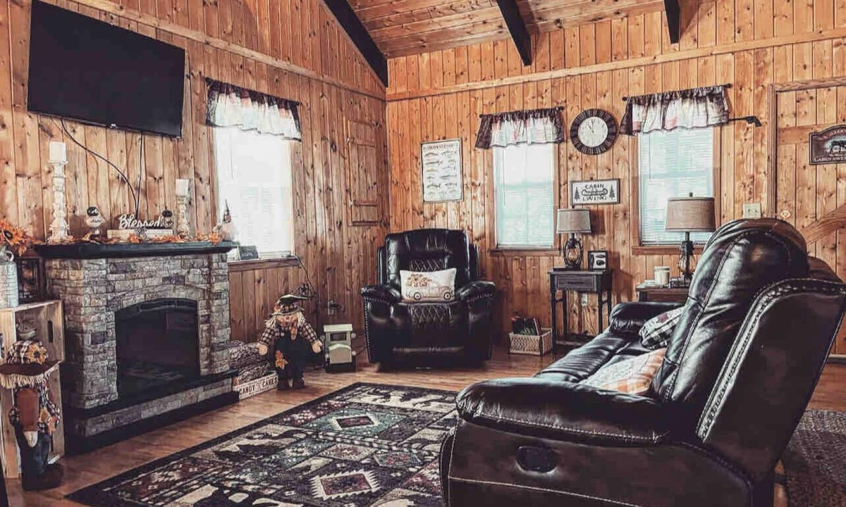 Fort Payne Cabin | Dixie Sticks-Little River Canyon retreat