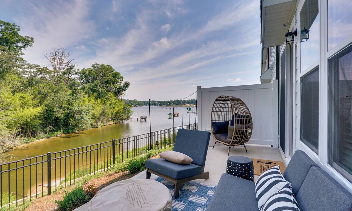 Greenwood House | Dock Access! 'Hook & Heron Lakefront Getaway'