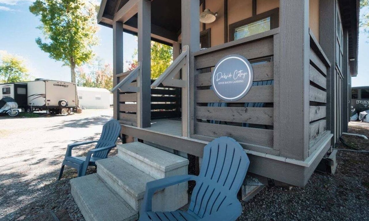 Gadsden Cottage | Dockside at River Rocks Landing
