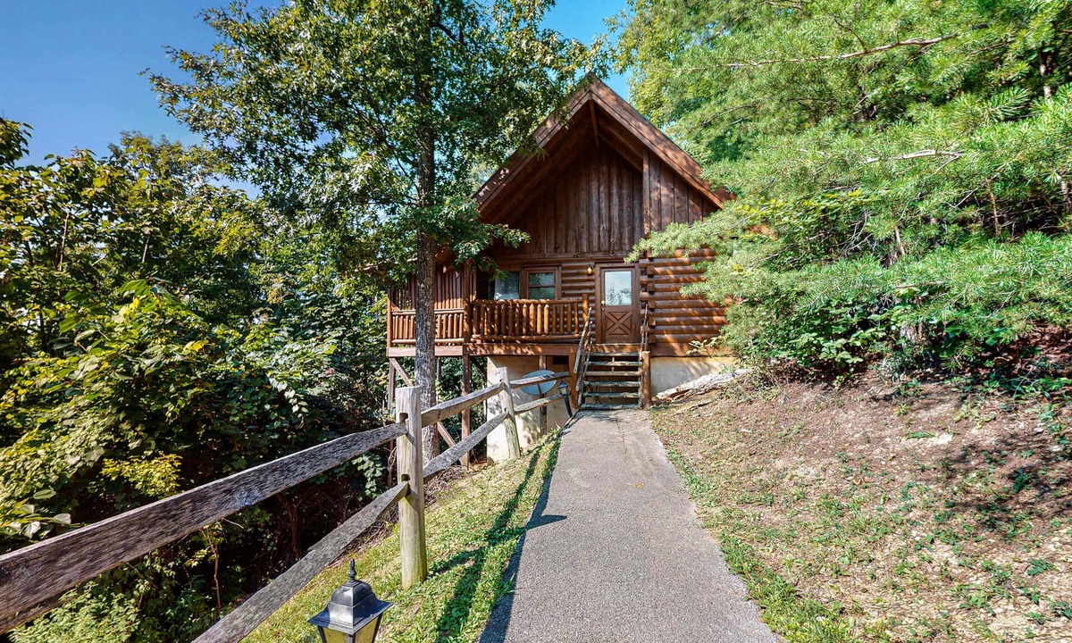 Sevierville House | Dog Friendly Mtn Studio Cabin, Sleeps 2, Hot Tub