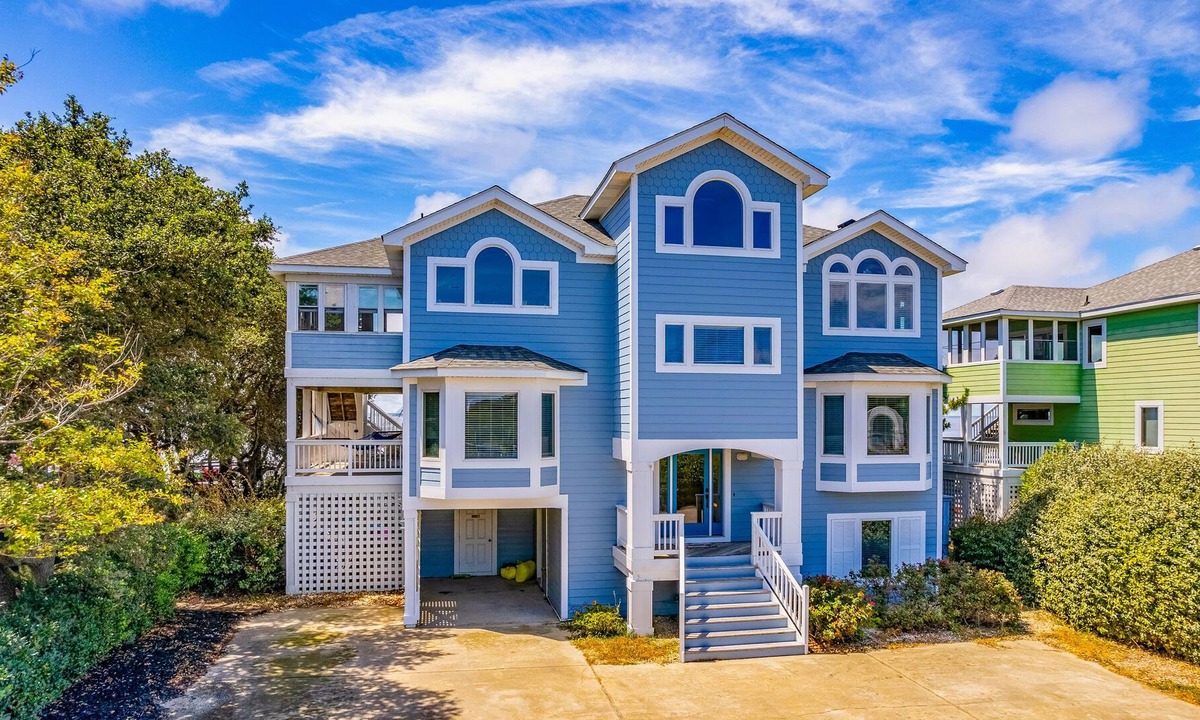 Monteray Shores House | Dog-friendly sound-front home with pool, fireplace, game room & washer/dryer