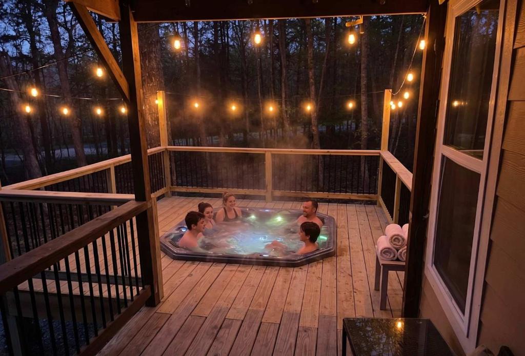 Menlo House | Dogwood Cottage with Private Fire Pit & Sleeps 6
