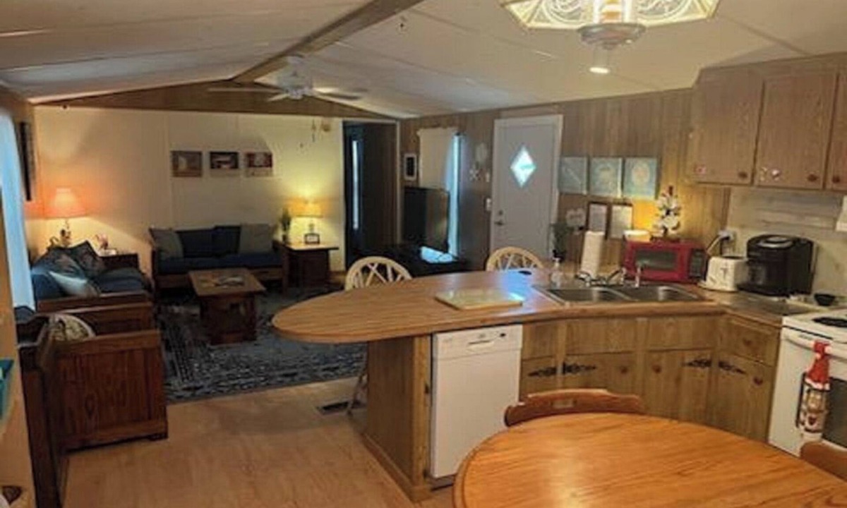 Montego Bay Resort | DOROTHY & JANE'S VAC HOME 3 BDRM 2 BATH SLEEPS 8- walk to beach, Northside Park