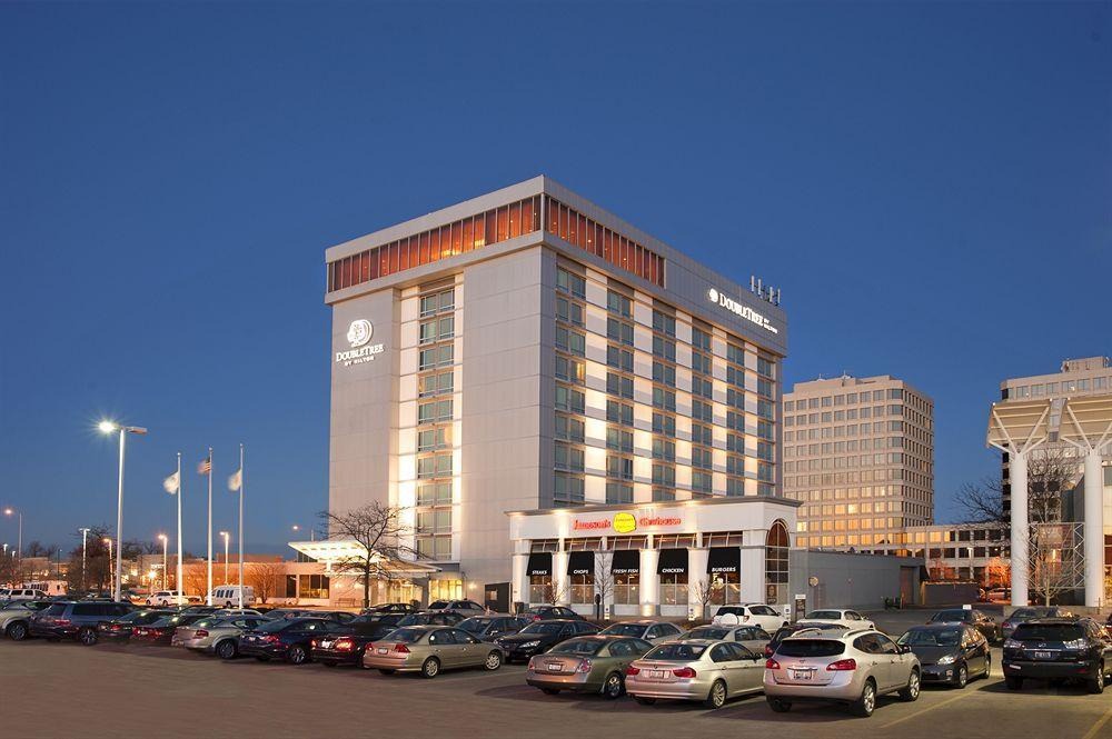 Skokie Hotel | DoubleTree by Hilton Hotel and Conference Center Chicago North Shore