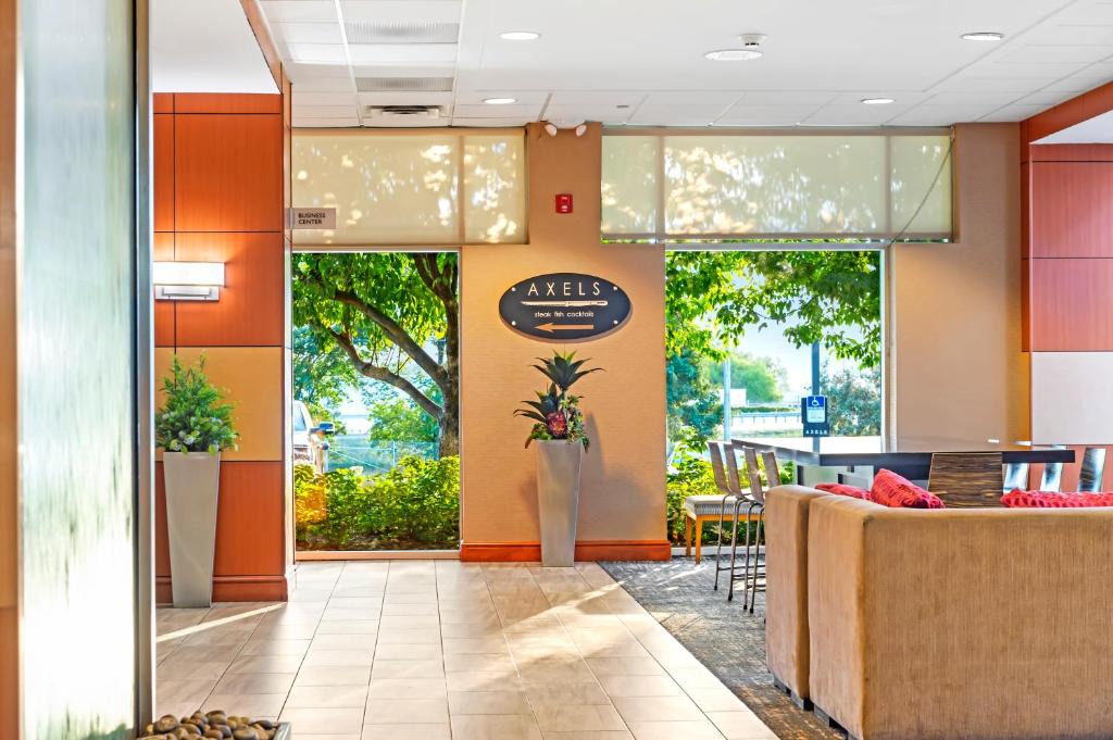 Roseville Hotel | DoubleTree by Hilton Roseville Minneapolis