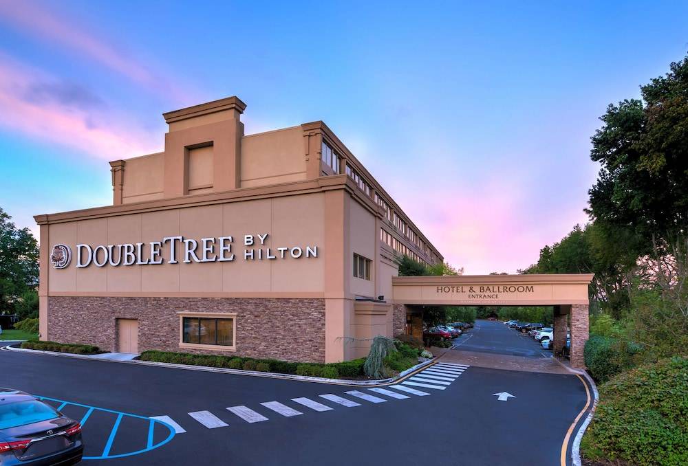 Tinton Falls Hotel | DoubleTree by Hilton Tinton Falls-Eatontown