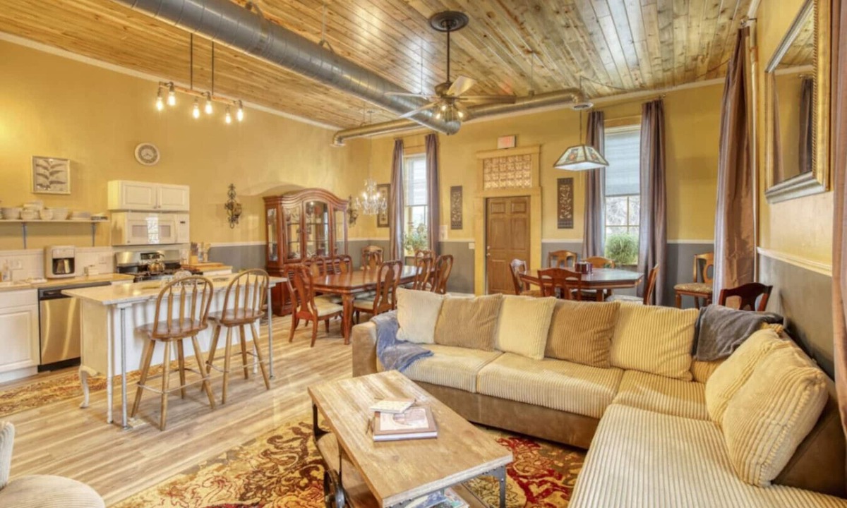 Whitewood House | Downtown Experience Rich in History & Charm! Centrally Located in Black Hills