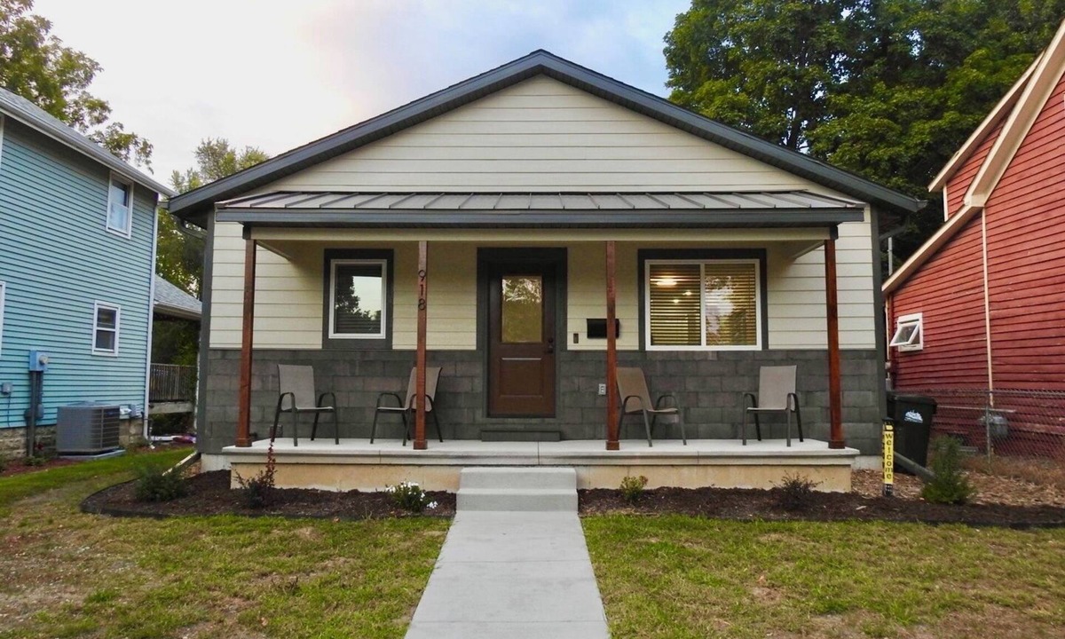 Mann House | Downtown Iowa City - Brand New Luxury Stay