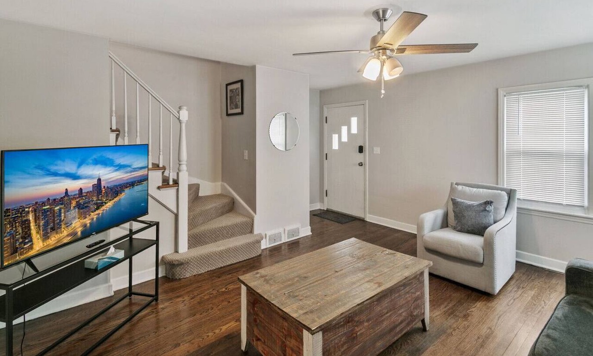 Libertyville Apartment | Downtown Libertyville Duplex Near Naval Base!