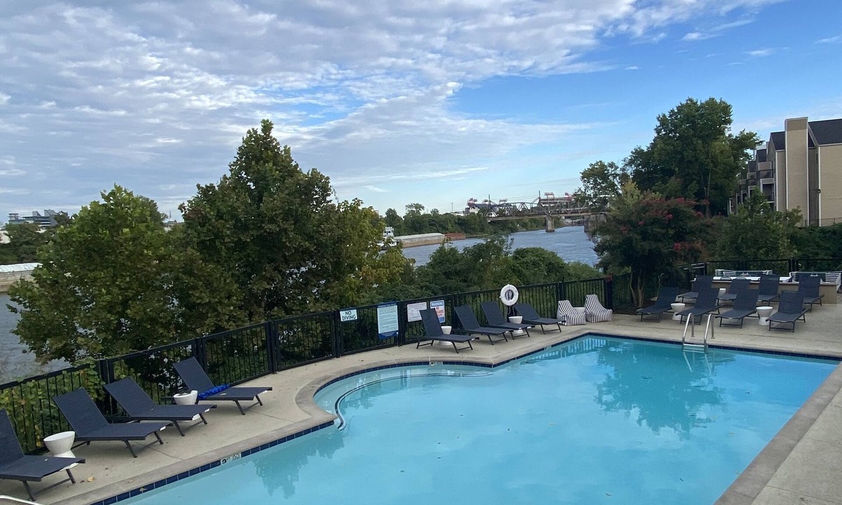 North Capitol Condo | Downtown Riverfront Condo 1 Mile to Broadway Pool Free Covered Parking