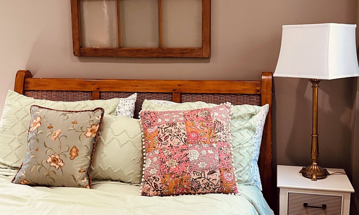 Winchester Apartment | Dragonfly Inn II Fabulous 2BR 1BA modern downtown apt walk to everything