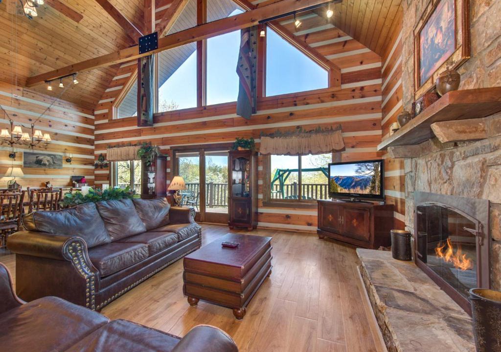 Sevierville House | Drakes Mountain Hideaway, 4 BR, Pets, Fenced Yard, Theater Room, Sleeps 13