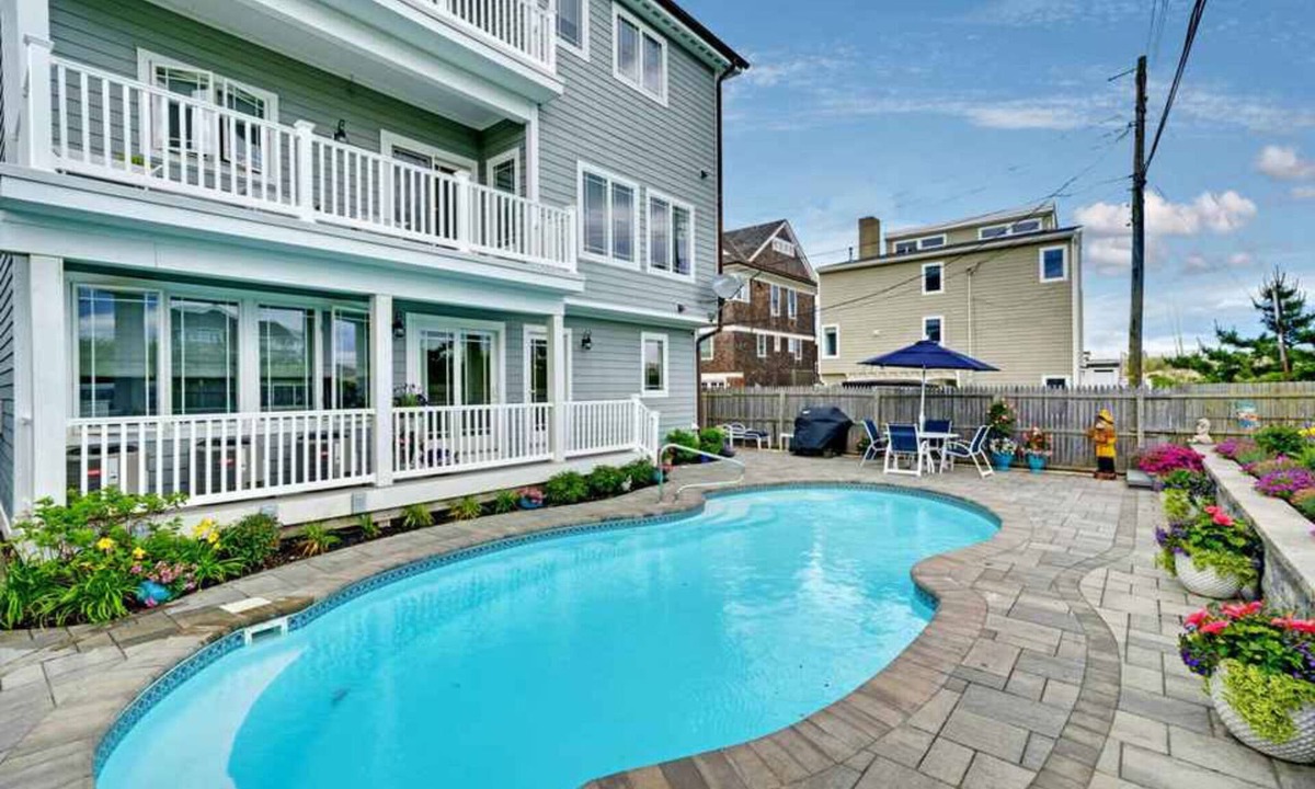 Mantoloking House | Dream Beach House packed with Style, Comfort, and Convenience