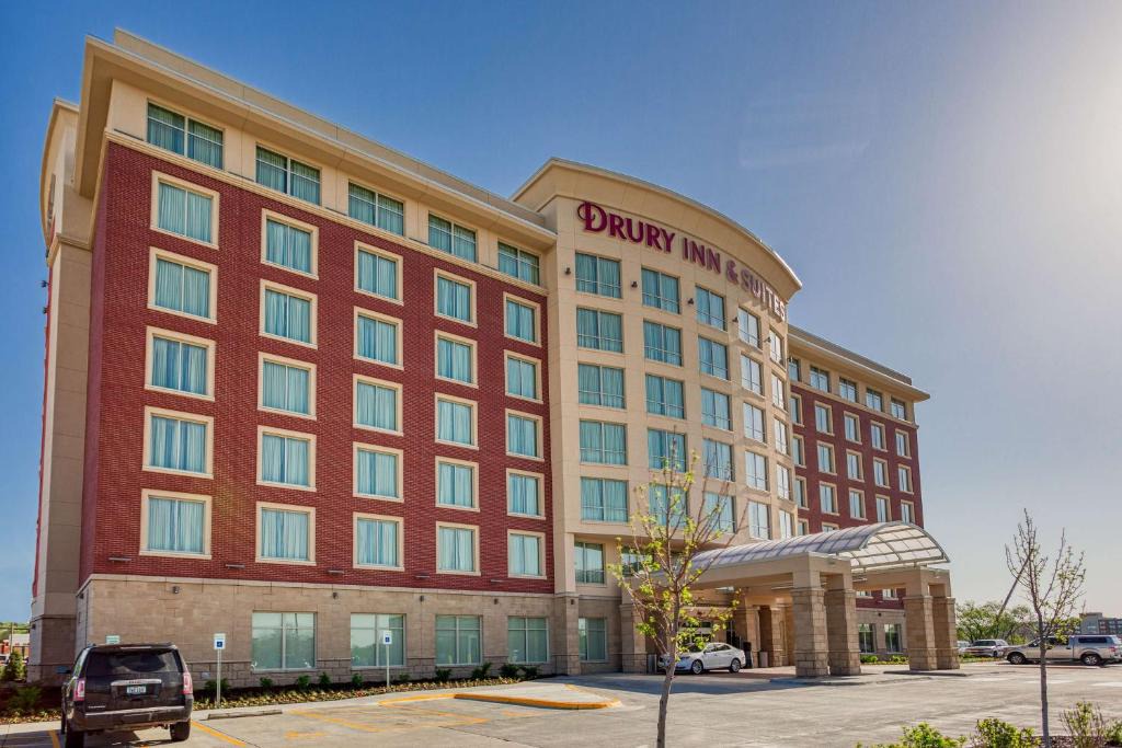 Iowa River Landing Hotel | Drury Inn & Suites Iowa City Coralville