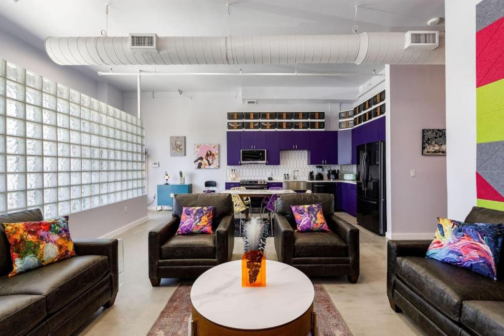 East MLK Apartment | East Austin Oasis - Close to everything; leaves out nothing