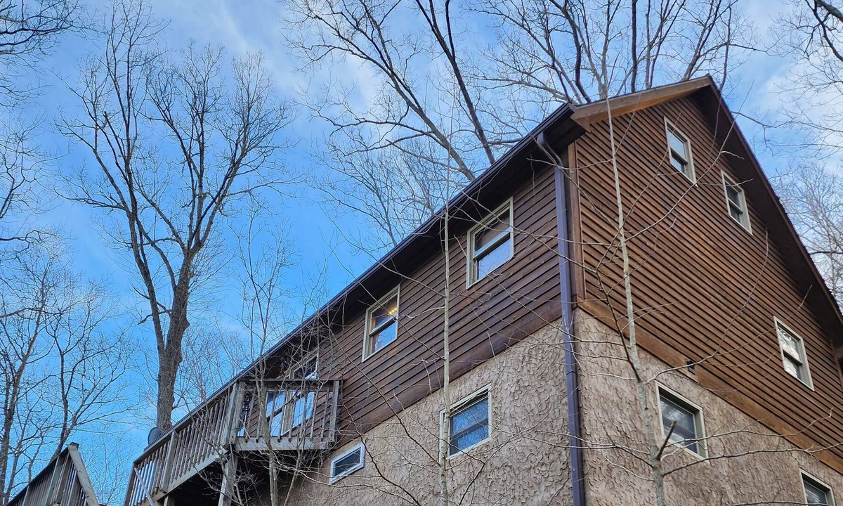 Butler Ski Chalet | East Tennessee Lodge 25 minutes from Beech Mountain with a hot tub!
